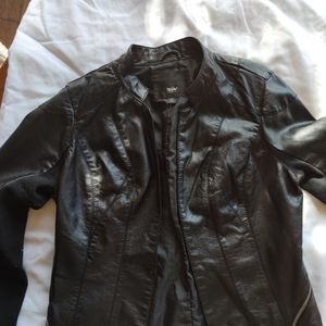 Leather jacket with zipper detail